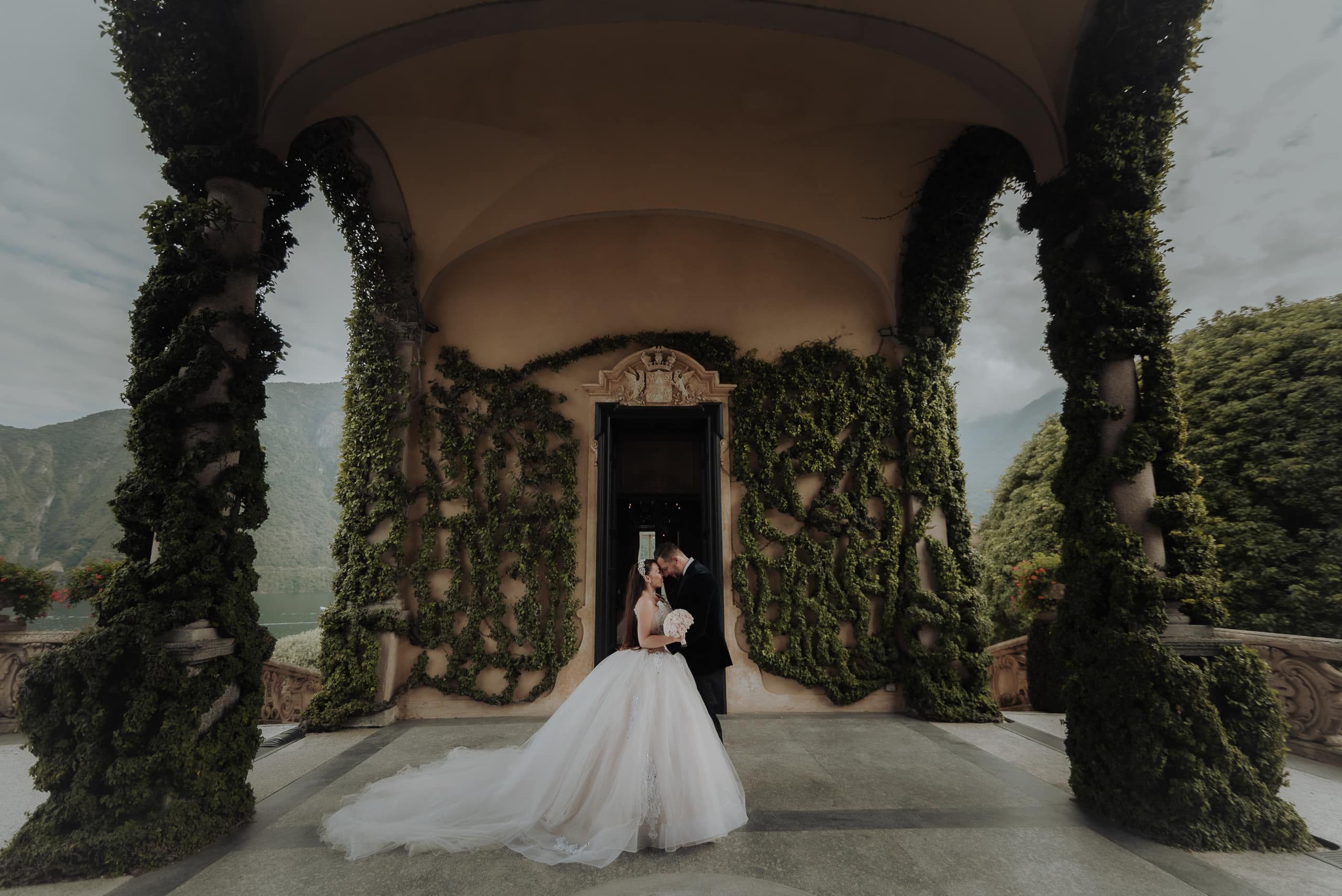 Bride and groom at Wedding Villa del Balbianello Elopement