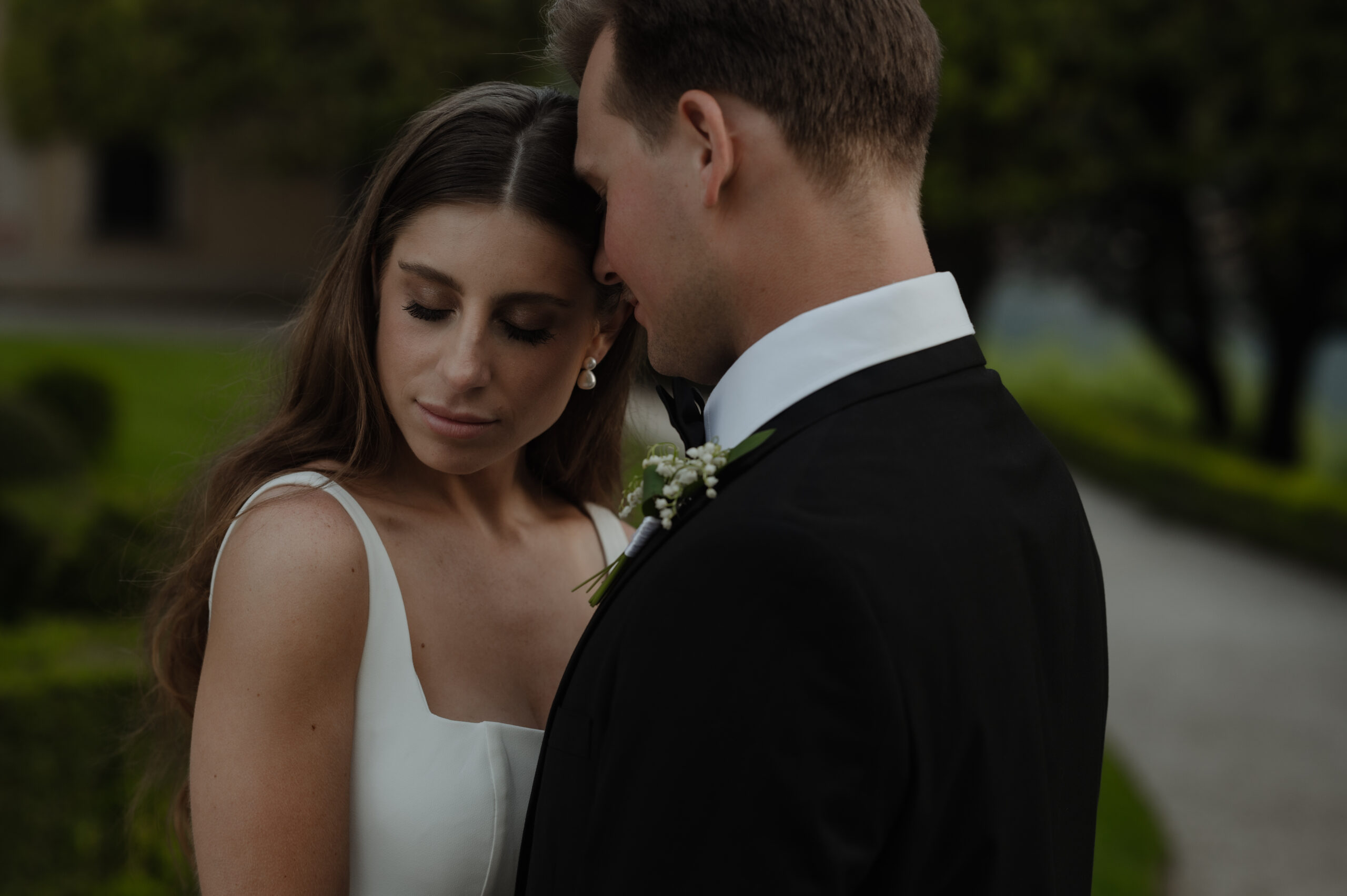 Experience the enchanting Lake Como elopement of Chelsea & Adam at Villa Balbianello. Our stunning photography captures the essence of their intimate ceremony against the backdrop of this iconic Italian destination. Dive into their romantic journey amidst the beauty of Lake Como and Villa Balbianello.